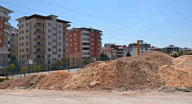 Vatandaşlardan yol kenarına dökülen hafriyatlara tepki