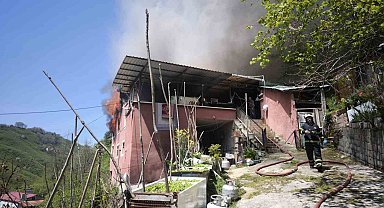 Yangında eşyalar küle döndü, Kur'an-ı Kerim zarar görmedi