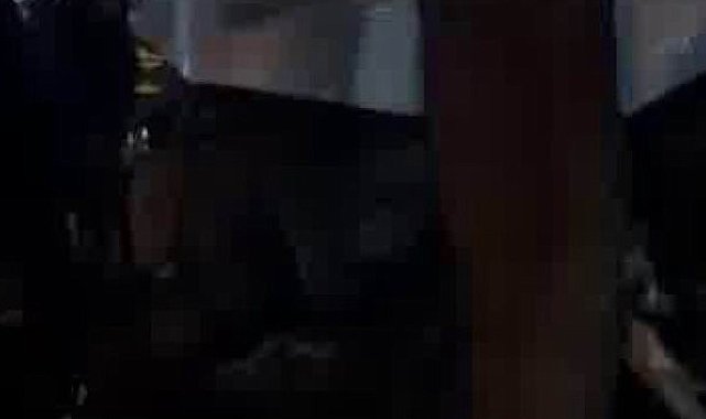 Yayaya çarpmamak için direksiyonu kardı, ağaca çarptı: 6 yaralı