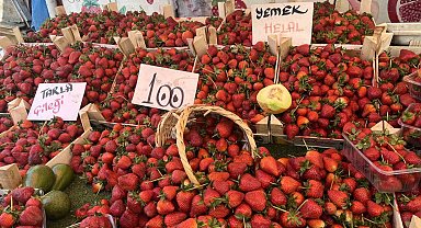 Yaz meyveleri pazar tezgahlarında yerini aldı