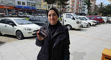 Yerde değil yüksekte arayınca cüzdanını buldu