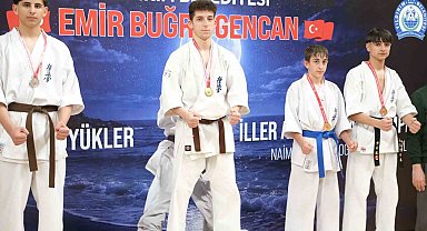 Yıldırımlı karatecilerden madalya yağmuru