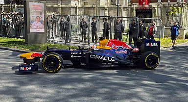 Yuki Tsunoda'dan, İstanbul sokaklarında gösteri sürüşü