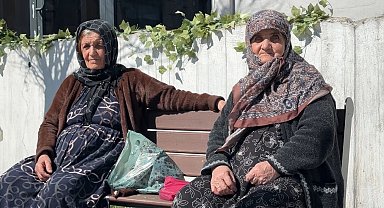 Yüksekova'da güneş yüzünü gösterdi: Vatandaşlar parklara akın etti