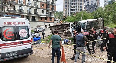 1 Mayıs İşçi Bayramı'nda kamyon altında kalan 2 işçi hayatını kaybetti