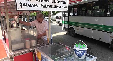1 Mayıs'ta çalışan seyyar satıcı: "İşçi bayramında en çok işçiler çalışıyor"