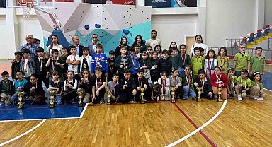 Adıyaman Özel Doğa Koleji öğrencilerinden satranç turnuvasında derece