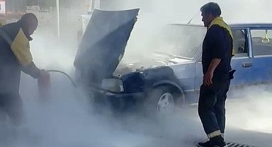 Akaryakıt istasyonunda lastik şişirirken alev alan araca çalışanlar müdahale etti