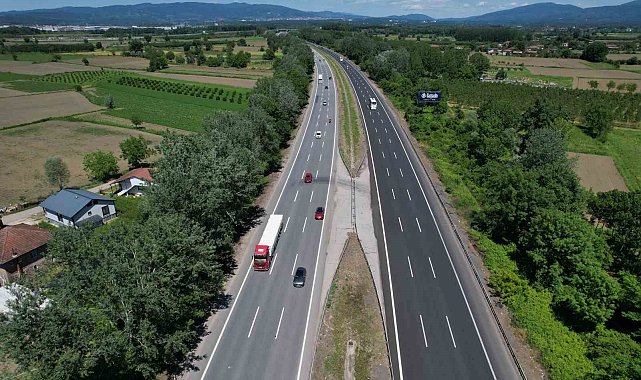 Anadolu Otoyolu Sakarya geçişinde trafik havadan görüntülendi