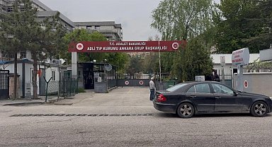 Ankara'da kamyonun altında kalan 2 belediye işçisinin cenazeleri adli tıbba getirildi