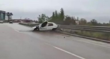 Araçları yavaşlatmak isterken feci kazayı saniye saniye görüntüledi