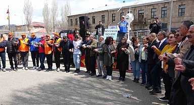 Ardahan'da 1 Mayıs Emek ve Dayanışma Günü halaylarla kutlandı
