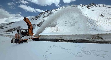 Bahçesaray yolunda çalışmalar devam ediyor