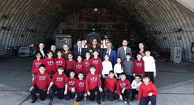 Bandırma'da Ana Jet Üssü kapılarını çocuklara açtı