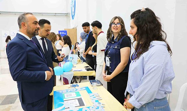 BARÜ Girişimcilik Zirvesi'nde yenilikçi fikirler buluştu