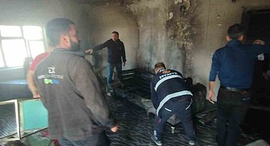 Başkale'de ev yangını
