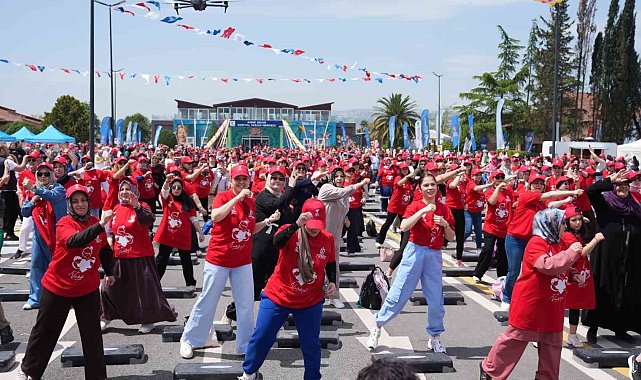 Başkan Büyükakın: "Kocaeli'nin kadınlarını 32 ton hafiflettik"