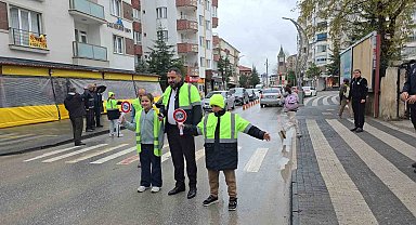 Başkan Ekinci, gönüllü öğrencilerle trafik kurallarına dikkat çekti