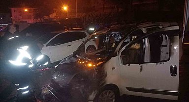 Batman'da park halindeki otomobil yandı