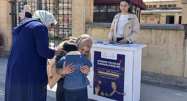 Bayburt'ta otizm farkındalığı için vatandaşlar bilgilendirildi