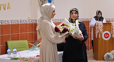Bayburtlu hafız Havvanur Çakar 14 saatte ezbere hatim yaptı