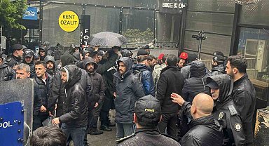 Beşiktaş'tan Taksim'e izinsiz yürümek isteyen grup gözaltına alındı