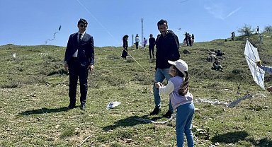 Bilecik'te gökyüzü uçurtmalar ile renklendi
