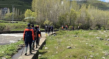 Bingöl'de kayıp emekli öğretmeni 229 personel arıyor