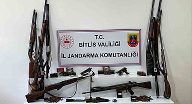 Bitlis'te 20 adrese eş zamanlı baskın: Çok sayıda silah, mühimmat ele geçirildi