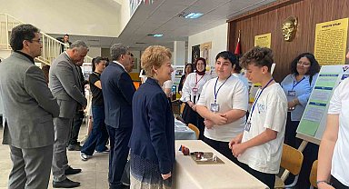 Burhaniye'de Bilim Fuarı yoğun ilgi gördü