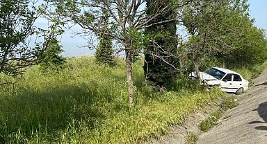 Bursa-Balıkesir kara yolunda tek araçlı kaza: 2 yaralı
