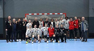 Bursa Büyükşehir Belediyespor şampiyonluğa koşuyor