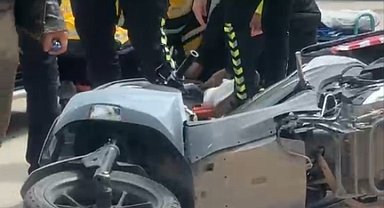 Bursa'da otomobilin çarptığı motosikletli kurye yaralandı