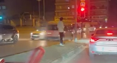Bursa'da ters şeride giren hafif ticari araç trafiği tehlikeye attı