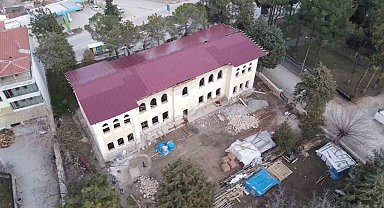 Çal'daki tarihi mektep restorasyonunda işçiler arasında kavga çıktı; 4 yaralı