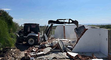 Çanakkale'de 15 kaçak yapı yıkıldı