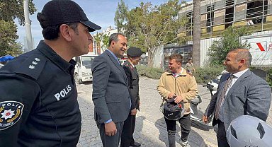 Datça'da motosiklet sürücülere ücretsiz kask dağıtıldı
