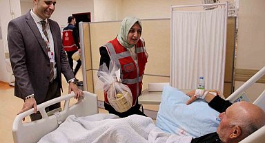 Devlet Hastanesi'nde hastaların yüzünü güldüren ziyaret