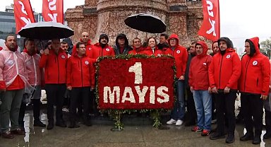 DİSK Taksim Anıtı'na çelenk bıraktı