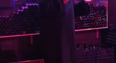 Eğlence mekanına girip ahireti anlattı