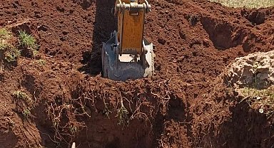 Ekipler seferber oldu, çukura düşen inek kurtarıldı