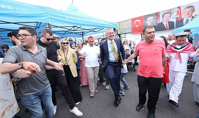 En özel birlik: Özel gençlere kına yakıldı, halaylar çekildi