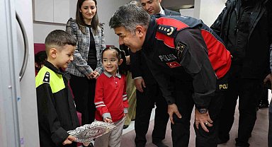 Erzurum'da minik dadaşlardan "Emniyet kemeri" farkındalığı