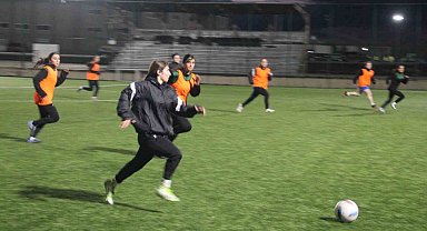 Erzurum'un ilk kadın futbol takımı, ilk profesyonel maçına çıkıyor