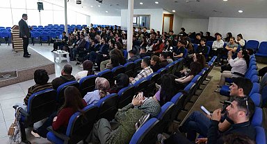 Esenyurt'ta gençlere yapay zeka çağında kariyer rehberliği