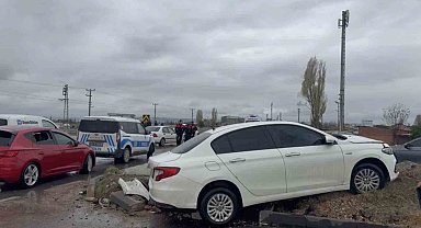 Eskişehir'de iki otomobil çarpıştı: 1 yaralı