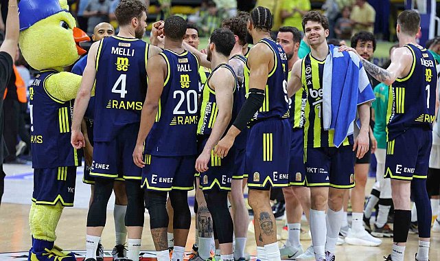 Fenerbahçe, yarı final ilk maçında A. Efes'i konuk edecek