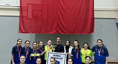 Futsal'da şampiyon Elmasbahçeler Salih Şeremet Ortaokulu oldu