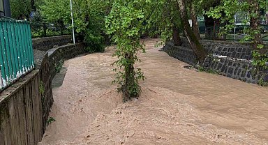 Gaziantep'te fırtınada çatılar uçtu, dereler taştı