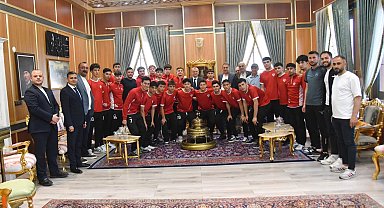 Genç kramponlara Başkan Balaban'dan destek
